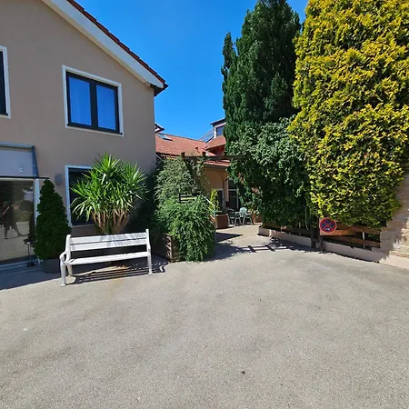 Lerchl Apartment *